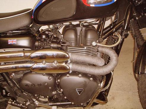 Auspuffband und mattschwarzer Motorblock