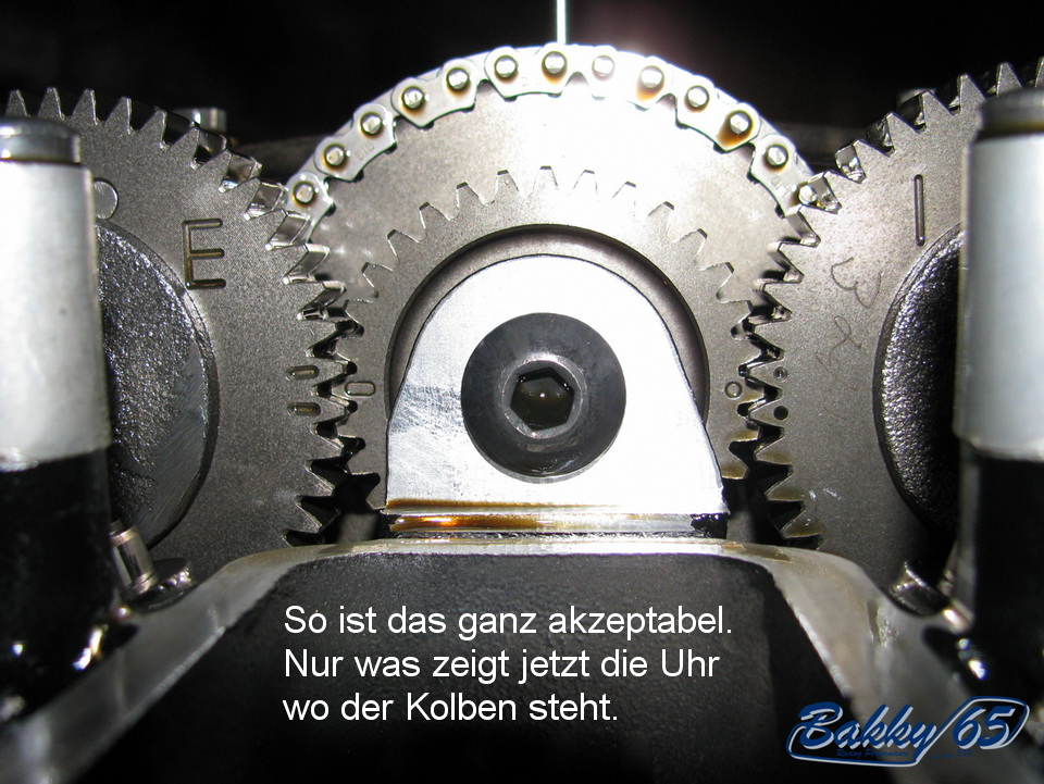 05 KW -0,07mm Hub nach OT ZR steht OK - Ansicht von links