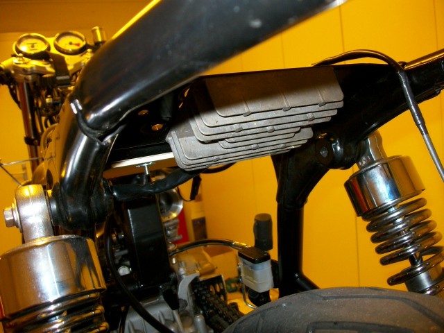 Laderegler über dem Hinterrad