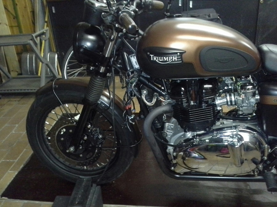 Umbau Lampenhalter Bonneville