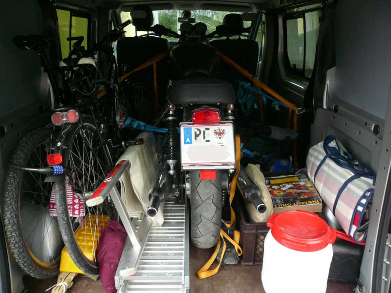 Triumphtransport im Renault Traffic